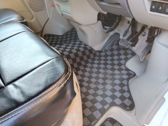 エブリイワゴン ＰＺターボ４ＷＤ★パワースライド★３５ＭＭリフトアップ★　★プラスラインバンパー★スキッドプレート★アルミホイール★Ｍ／Ｔタイヤ★黒革調シート★８型ナビ★フルセグ★バックカメラ★ベッドキット★リフトアップ★パワスラ★ＨＩＤライト★ＬＥＤフォグ★社外マフラー★（47枚目）