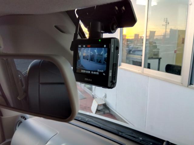 エブリイワゴン ＰＺターボ４ＷＤ★パワースライド★３５ＭＭリフトアップ★　★プラスラインバンパー★スキッドプレート★アルミホイール★Ｍ／Ｔタイヤ★黒革調シート★８型ナビ★フルセグ★バックカメラ★ベッドキット★リフトアップ★パワスラ★ＨＩＤライト★ＬＥＤフォグ★社外マフラー★（57枚目）