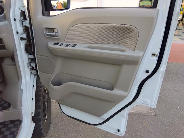 エブリイワゴン ＰＺターボ４ＷＤ★パワースライド★３５ＭＭリフトアップ★　★プラスラインバンパー★スキッドプレート★アルミホイール★Ｍ／Ｔタイヤ★黒革調シート★８型ナビ★フルセグ★バックカメラ★ベッドキット★リフトアップ★パワスラ★ＨＩＤライト★ＬＥＤフォグ★社外マフラー★（60枚目）