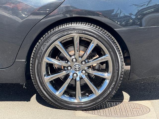 ★トヨタセーフティーセンス★スマートキー★プッシュスタート★ハーフレザーシート★アダプティブクルーズコントロール★パドルシフト★ＬＥＤ／オートライト★フォグ★ステアリングスイッチ★純正メッキホイール★
