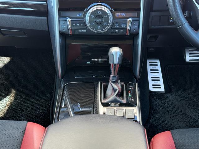 ★トヨタセーフティーセンス★スマートキー★プッシュスタート★ハーフレザーシート★アダプティブクルーズコントロール★パドルシフト★ＬＥＤ／オートライト★フォグ★ステアリングスイッチ★純正メッキホイール★