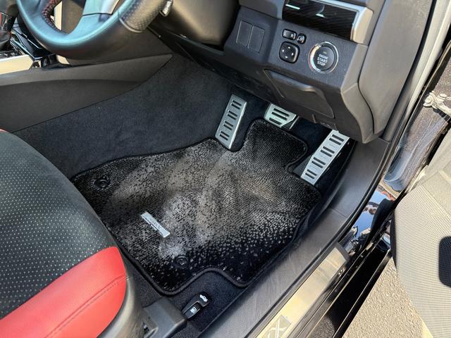 ★トヨタセーフティーセンス★スマートキー★プッシュスタート★ハーフレザーシート★アダプティブクルーズコントロール★パドルシフト★ＬＥＤ／オートライト★フォグ★ステアリングスイッチ★純正メッキホイール★