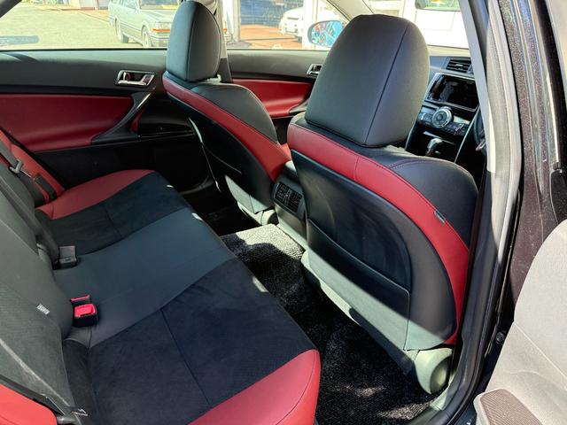 ★トヨタセーフティーセンス★スマートキー★プッシュスタート★ハーフレザーシート★アダプティブクルーズコントロール★パドルシフト★ＬＥＤ／オートライト★フォグ★ステアリングスイッチ★純正メッキホイール★