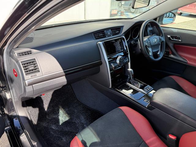 ★トヨタセーフティーセンス★スマートキー★プッシュスタート★ハーフレザーシート★アダプティブクルーズコントロール★パドルシフト★ＬＥＤ／オートライト★フォグ★ステアリングスイッチ★純正メッキホイール★