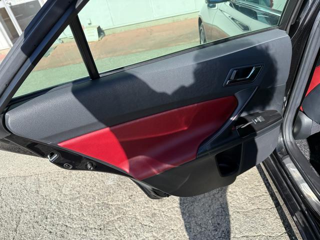 ★トヨタセーフティーセンス★スマートキー★プッシュスタート★ハーフレザーシート★アダプティブクルーズコントロール★パドルシフト★ＬＥＤ／オートライト★フォグ★ステアリングスイッチ★純正メッキホイール★