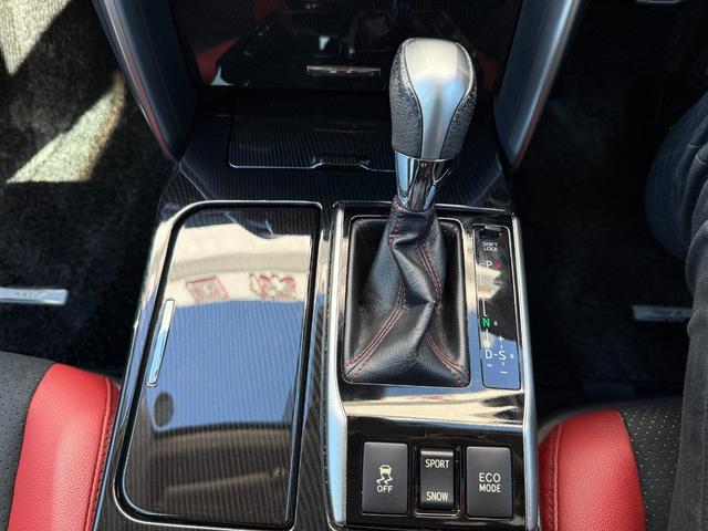 ★トヨタセーフティーセンス★スマートキー★プッシュスタート★ハーフレザーシート★アダプティブクルーズコントロール★パドルシフト★ＬＥＤ／オートライト★フォグ★ステアリングスイッチ★純正メッキホイール★