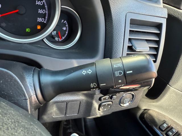 ★トヨタセーフティーセンス★スマートキー★プッシュスタート★ハーフレザーシート★アダプティブクルーズコントロール★パドルシフト★ＬＥＤ／オートライト★フォグ★ステアリングスイッチ★純正メッキホイール★