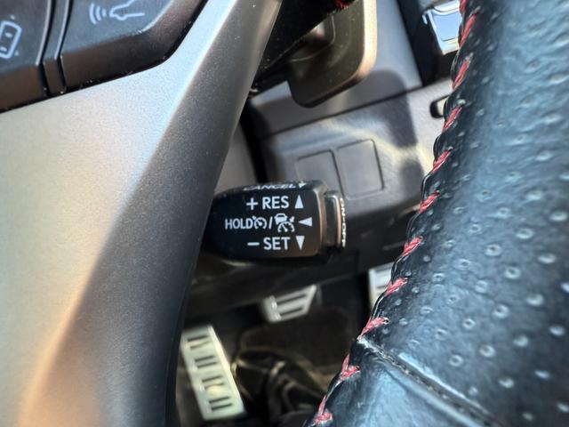 ★トヨタセーフティーセンス★スマートキー★プッシュスタート★ハーフレザーシート★アダプティブクルーズコントロール★パドルシフト★ＬＥＤ／オートライト★フォグ★ステアリングスイッチ★純正メッキホイール★