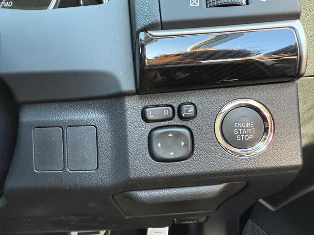 ★トヨタセーフティーセンス★スマートキー★プッシュスタート★ハーフレザーシート★アダプティブクルーズコントロール★パドルシフト★ＬＥＤ／オートライト★フォグ★ステアリングスイッチ★純正メッキホイール★