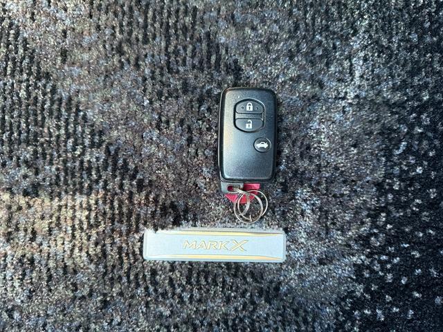 ★トヨタセーフティーセンス★スマートキー★プッシュスタート★ハーフレザーシート★アダプティブクルーズコントロール★パドルシフト★ＬＥＤ／オートライト★フォグ★ステアリングスイッチ★純正メッキホイール★