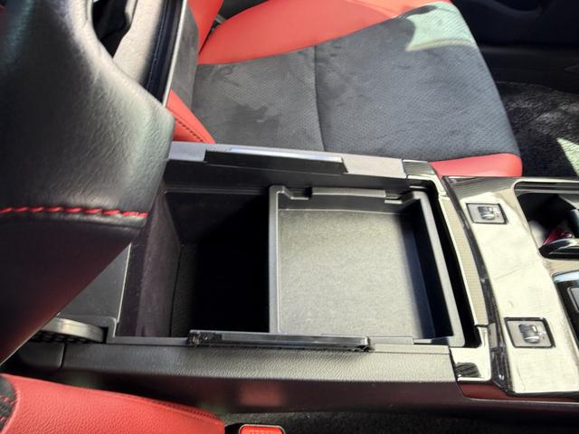 ★トヨタセーフティーセンス★スマートキー★プッシュスタート★ハーフレザーシート★アダプティブクルーズコントロール★パドルシフト★ＬＥＤ／オートライト★フォグ★ステアリングスイッチ★純正メッキホイール★