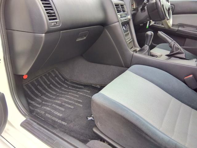 スカイライン 25GT-V★5速MT★後期型★HIDライト★フジツボマフラ 後期モデル★純正フルエアロ★HIDライト★純正17インチアルミ★フジツボマフラー★HICAS★キーレスキー★ネオストレート6★RB25エンジン★Bluetoothオーディオ★車検R8年9月★修復歴無★(38枚目)