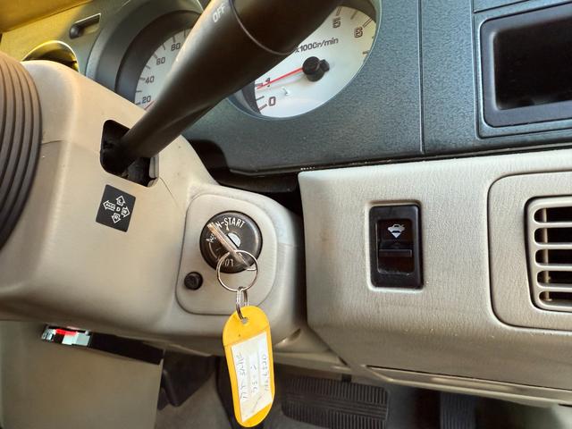 ラシーン フォルザ★４ＷＤ★ＥＴＣ★ドラレコ★社外ハンドル★　★丸目四灯ヘッドライト★オーバーフェンダー★背面タイヤ★ルーフレール★フォグ★タイミングチェーン★ホワイトメーター★ＥＴＣ★ドラレコ★オートアンテナ★社外ウッドハンドル★新品ホワイトレタータイヤ★（63枚目）