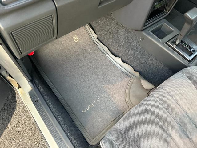 マークIIワゴン LG★RSワタナベ8スポークアルミ★実走行3.0万km★ ★エアコン★パワステ★純正フロアーマット★カスタムベースにオススメ★マットブラックバンパー★1G-EUエンジン直列6気筒130馬力★初期モデル★RSワタナベエイトスポークアルミ★走行30109km★(50枚目)