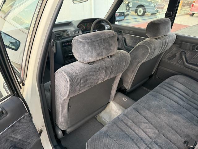 マークIIワゴン LG★RSワタナベ8スポークアルミ★実走行3.0万km★ ★エアコン★パワステ★純正フロアーマット★カスタムベースにオススメ★マットブラックバンパー★1G-EUエンジン直列6気筒130馬力★初期モデル★RSワタナベエイトスポークアルミ★走行30109km★(53枚目)