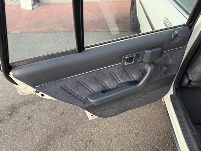 マークIIワゴン LG★RSワタナベ8スポークアルミ★実走行3.0万km★ ★エアコン★パワステ★純正フロアーマット★カスタムベースにオススメ★マットブラックバンパー★1G-EUエンジン直列6気筒130馬力★初期モデル★RSワタナベエイトスポークアルミ★走行30109km★(55枚目)