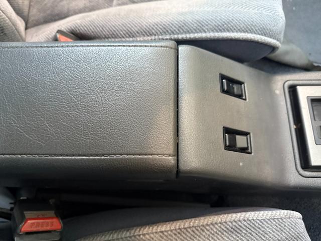 マークIIワゴン LG★RSワタナベ8スポークアルミ★実走行3.0万km★ ★エアコン★パワステ★純正フロアーマット★カスタムベースにオススメ★マットブラックバンパー★1G-EUエンジン直列6気筒130馬力★初期モデル★RSワタナベエイトスポークアルミ★走行30109km★(65枚目)