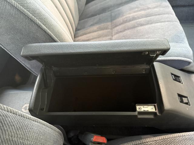 マークIIワゴン LG★RSワタナベ8スポークアルミ★実走行3.0万km★ ★エアコン★パワステ★純正フロアーマット★カスタムベースにオススメ★マットブラックバンパー★1G-EUエンジン直列6気筒130馬力★初期モデル★RSワタナベエイトスポークアルミ★走行30109km★(66枚目)