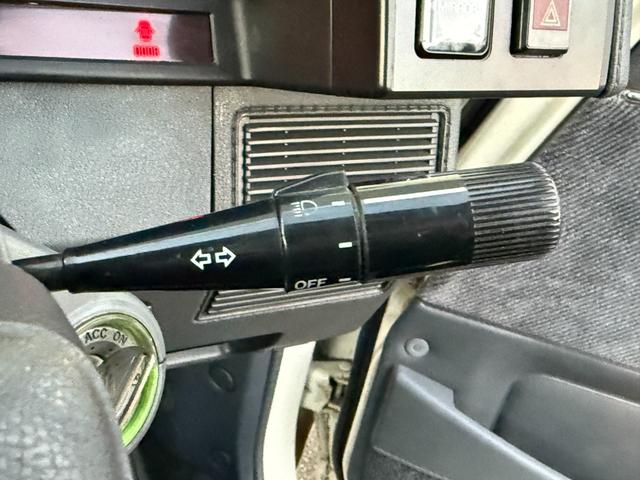 マークIIワゴン LG★RSワタナベ8スポークアルミ★実走行3.0万km★ ★エアコン★パワステ★純正フロアーマット★カスタムベースにオススメ★マットブラックバンパー★1G-EUエンジン直列6気筒130馬力★初期モデル★RSワタナベエイトスポークアルミ★走行30109km★(72枚目)