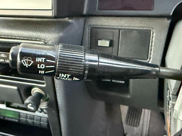 マークIIワゴン LG★RSワタナベ8スポークアルミ★実走行3.0万km★ ★エアコン★パワステ★純正フロアーマット★カスタムベースにオススメ★マットブラックバンパー★1G-EUエンジン直列6気筒130馬力★初期モデル★RSワタナベエイトスポークアルミ★走行30109km★(73枚目)