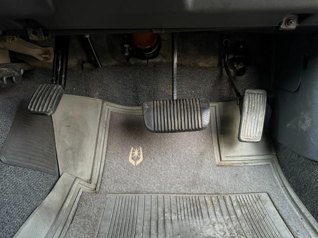 マークIIワゴン LG★RSワタナベ8スポークアルミ★実走行3.0万km★ ★エアコン★パワステ★純正フロアーマット★カスタムベースにオススメ★マットブラックバンパー★1G-EUエンジン直列6気筒130馬力★初期モデル★RSワタナベエイトスポークアルミ★走行30109km★(74枚目)