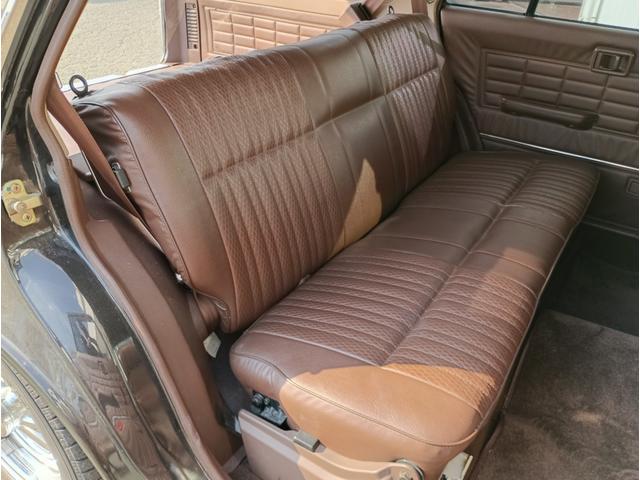 セドリックバン ベンチシート★コラムシフト★ローダウン★丸目4灯LEDライト ベンコラMT車 ローダウン 丸目4灯ライト クレーガーメッキホイール ディスプレイオーディオ バックカメラ Bluetoothオーディオ フェンダーミラー LEDライト V6エンジン メッキバンパー(12枚目)