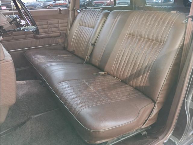 セドリックバン ベンチシート★コラムシフト★ローダウン★丸目4灯LEDライト ベンコラMT車 ローダウン 丸目4灯ライト クレーガーメッキホイール ディスプレイオーディオ バックカメラ Bluetoothオーディオ フェンダーミラー LEDライト V6エンジン メッキバンパー(15枚目)