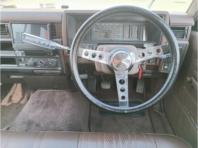 セドリックバン ベンチシート★コラムシフト★ローダウン★丸目4灯LEDライト ベンコラMT車 ローダウン 丸目4灯ライト クレーガーメッキホイール ディスプレイオーディオ バックカメラ Bluetoothオーディオ フェンダーミラー LEDライト V6エンジン メッキバンパー(76枚目)