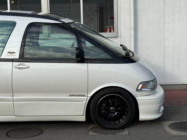 エスティマ ホワイトパールセレクション★スーパーチャージャー★４ＷＤ★　ツインムーンルーフ　社外フルエアロ＆ドアパネル　ＫＹＢショック　禁煙車　ＥＴＣ　バックカメラ　リヤヒーター　ＰＲＡＶＡアルミホイール　イージークロージャードア　キーレスキー　走行５．９万ｋｍ修復歴無（32枚目）