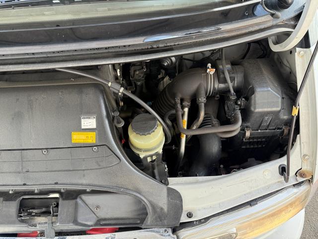 エスティマ ホワイトパールセレクション★スーパーチャージャー★４ＷＤ★　ツインムーンルーフ　社外フルエアロ＆ドアパネル　ＫＹＢショック　禁煙車　ＥＴＣ　バックカメラ　リヤヒーター　ＰＲＡＶＡアルミホイール　イージークロージャードア　キーレスキー　走行５．９万ｋｍ修復歴無（42枚目）