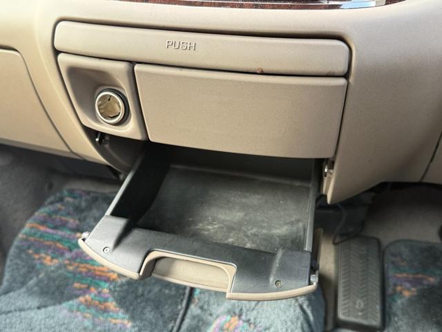 エスティマ ホワイトパールセレクション★スーパーチャージャー★４ＷＤ★　ツインムーンルーフ　社外フルエアロ＆ドアパネル　ＫＹＢショック　禁煙車　ＥＴＣ　バックカメラ　リヤヒーター　ＰＲＡＶＡアルミホイール　イージークロージャードア　キーレスキー　走行５．９万ｋｍ修復歴無（69枚目）