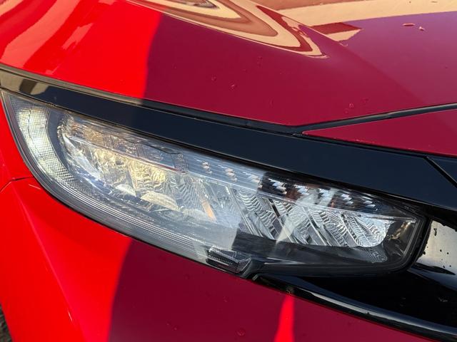 シビック ハッチバック★６ＭＴ★ＶＴＥＣターボ★無限ＬＥＤテールランプ　ハーフレザーシート　ＬＥＤライト　純正フルエアロ　シートヒーター　純正１８インチアルミ　ホンダセンシング　バックカメラ　スマートキー　ビルトインＥＴＣ２．０　地デジＴＶ　パワーシート　６速ＭＴターボ（17枚目）