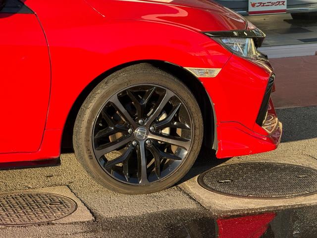 シビック ハッチバック★６ＭＴ★ＶＴＥＣターボ★無限ＬＥＤテールランプ　ハーフレザーシート　ＬＥＤライト　純正フルエアロ　シートヒーター　純正１８インチアルミ　ホンダセンシング　バックカメラ　スマートキー　ビルトインＥＴＣ２．０　地デジＴＶ　パワーシート　６速ＭＴターボ（32枚目）