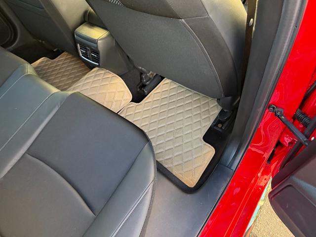 シビック ハッチバック★６ＭＴ★ＶＴＥＣターボ★無限ＬＥＤテールランプ　ハーフレザーシート　ＬＥＤライト　純正フルエアロ　シートヒーター　純正１８インチアルミ　ホンダセンシング　バックカメラ　スマートキー　ビルトインＥＴＣ２．０　地デジＴＶ　パワーシート　６速ＭＴターボ（51枚目）