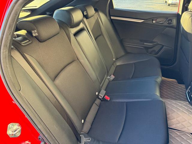 シビック ハッチバック★６ＭＴ★ＶＴＥＣターボ★無限ＬＥＤテールランプ　ハーフレザーシート　ＬＥＤライト　純正フルエアロ　シートヒーター　純正１８インチアルミ　ホンダセンシング　バックカメラ　スマートキー　ビルトインＥＴＣ２．０　地デジＴＶ　パワーシート　６速ＭＴターボ（53枚目）