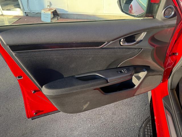 シビック ハッチバック★６ＭＴ★ＶＴＥＣターボ★無限ＬＥＤテールランプ　ハーフレザーシート　ＬＥＤライト　純正フルエアロ　シートヒーター　純正１８インチアルミ　ホンダセンシング　バックカメラ　スマートキー　ビルトインＥＴＣ２．０　地デジＴＶ　パワーシート　６速ＭＴターボ（56枚目）