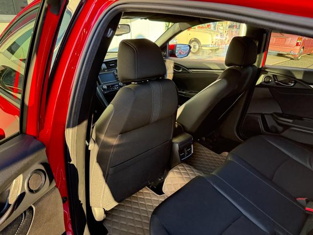 シビック ハッチバック★６ＭＴ★ＶＴＥＣターボ★無限ＬＥＤテールランプ　ハーフレザーシート　ＬＥＤライト　純正フルエアロ　シートヒーター　純正１８インチアルミ　ホンダセンシング　バックカメラ　スマートキー　ビルトインＥＴＣ２．０　地デジＴＶ　パワーシート　６速ＭＴターボ（58枚目）