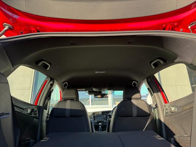 シビック ハッチバック★６ＭＴ★ＶＴＥＣターボ★無限ＬＥＤテールランプ　ハーフレザーシート　ＬＥＤライト　純正フルエアロ　シートヒーター　純正１８インチアルミ　ホンダセンシング　バックカメラ　スマートキー　ビルトインＥＴＣ２．０　地デジＴＶ　パワーシート　６速ＭＴターボ（66枚目）