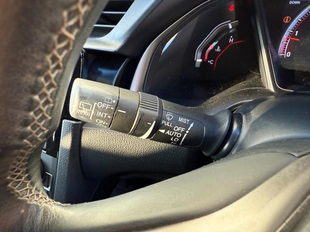 シビック ハッチバック★６ＭＴ★ＶＴＥＣターボ★無限ＬＥＤテールランプ　ハーフレザーシート　ＬＥＤライト　純正フルエアロ　シートヒーター　純正１８インチアルミ　ホンダセンシング　バックカメラ　スマートキー　ビルトインＥＴＣ２．０　地デジＴＶ　パワーシート　６速ＭＴターボ（72枚目）