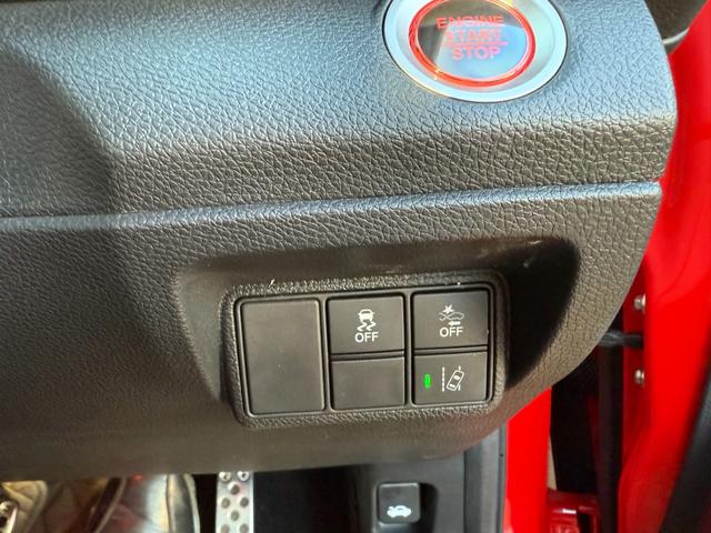 シビック ハッチバック★６ＭＴ★ＶＴＥＣターボ★無限ＬＥＤテールランプ　ハーフレザーシート　ＬＥＤライト　純正フルエアロ　シートヒーター　純正１８インチアルミ　ホンダセンシング　バックカメラ　スマートキー　ビルトインＥＴＣ２．０　地デジＴＶ　パワーシート　６速ＭＴターボ（76枚目）