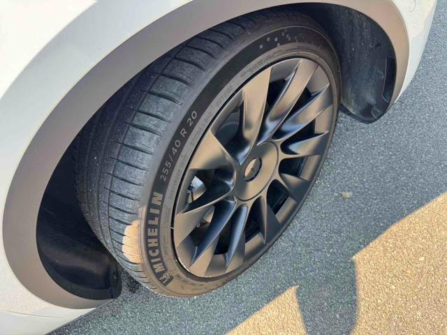 モデルＹ ＲＷＤ　ＥＴＣ　バックカメラ　サイドカメラ　クリアランスソナー　オートクルーズコントロール　レーンアシスト　衝突被害軽減システム　サンルーフ　ナビ　ＴＶ　ＬＥＤヘッドランプ　電動リアゲート　アルミホイール（26枚目）