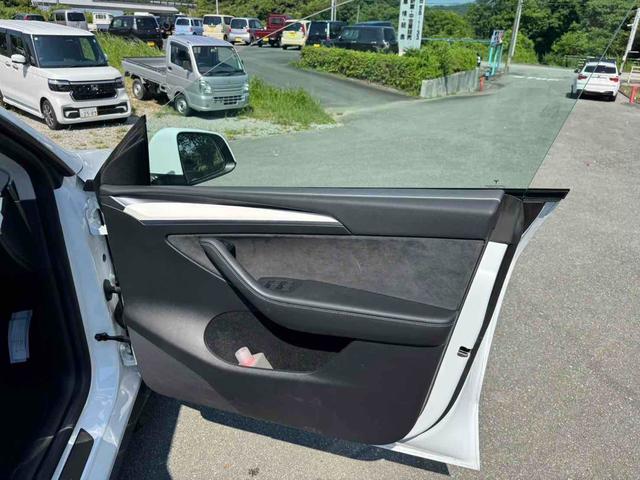 モデルＹ ＲＷＤ　ＥＴＣ　バックカメラ　サイドカメラ　クリアランスソナー　オートクルーズコントロール　レーンアシスト　衝突被害軽減システム　サンルーフ　ナビ　ＴＶ　ＬＥＤヘッドランプ　電動リアゲート　アルミホイール（29枚目）