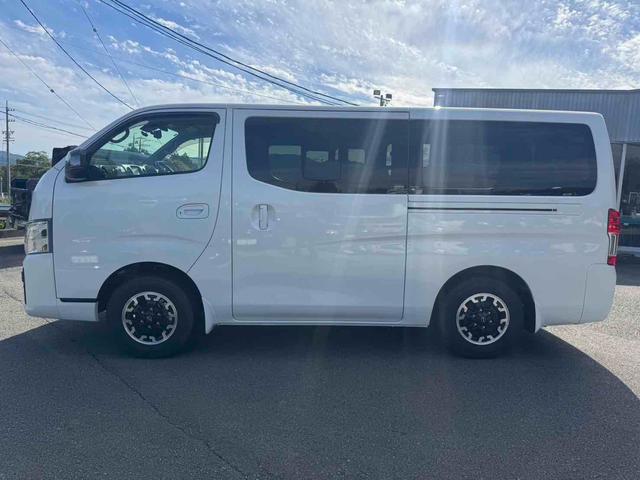 キャラバン 　４ＷＤ　ビルトインＥＴＣ　アラウンドビューモニター　ブラックレザーシート　クリアランスソナー　両側スライドドア　純正ディスプレイオーディオ　ＬＥＤヘッドランプ　純正１５インチアルミホイール　ＥＳＣ（8枚目）