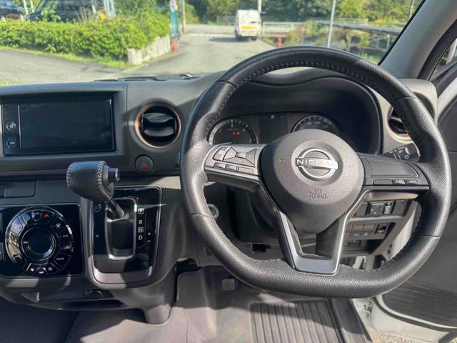 キャラバン 　４ＷＤ　ビルトインＥＴＣ　アラウンドビューモニター　ブラックレザーシート　クリアランスソナー　両側スライドドア　純正ディスプレイオーディオ　ＬＥＤヘッドランプ　純正１５インチアルミホイール　ＥＳＣ（18枚目）