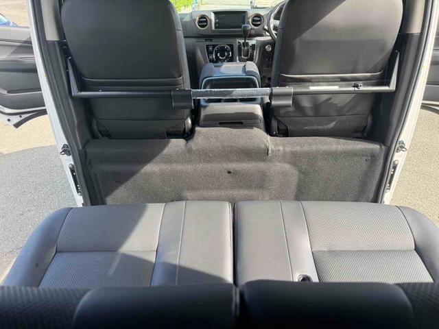 キャラバン 　４ＷＤ　ビルトインＥＴＣ　アラウンドビューモニター　ブラックレザーシート　クリアランスソナー　両側スライドドア　純正ディスプレイオーディオ　ＬＥＤヘッドランプ　純正１５インチアルミホイール　ＥＳＣ（22枚目）