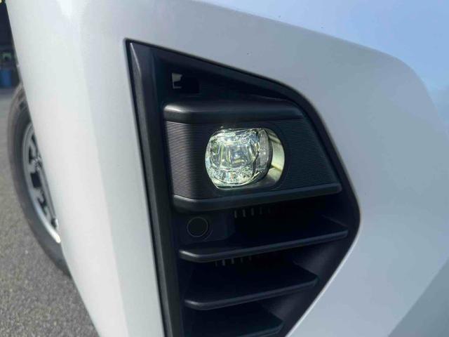 キャラバン 　４ＷＤ　ビルトインＥＴＣ　アラウンドビューモニター　ブラックレザーシート　クリアランスソナー　両側スライドドア　純正ディスプレイオーディオ　ＬＥＤヘッドランプ　純正１５インチアルミホイール　ＥＳＣ（30枚目）