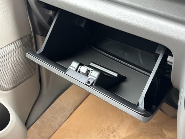 クリッパーバン ＧＸ　ハイルーフ・ＣＶＴ・届出済未使用車・現行型・新色・エブリィＯＥＭ・スマートキー・ＬＥＤヘッド・イージークローザー・シートヒーター・衝突被害軽減ブレーキ・コーナーセンサー・ＵＳＢソケット（42枚目）