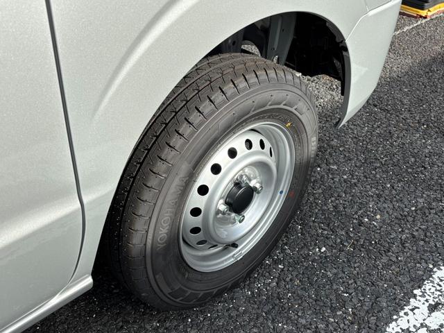 ミニキャブバン Ｅ　ハイルーフ・５ＭＴ・４ＷＤ・届出済未使用車・パーキングセンサー・ＡＭ／ＦＭラジオ・エアコン・パワステ・スライドドア・フルフラットシート・両席エアバッグ・オートライト・シガーソケット（43枚目）