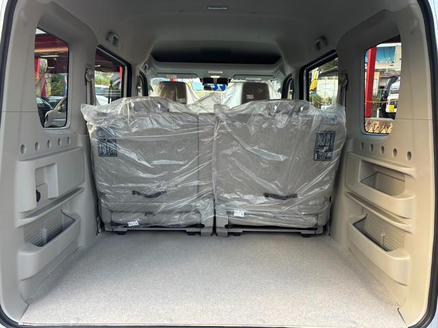 ４人乗ってもこの積載容量が確保できます！軽貨物ならではの積載量★