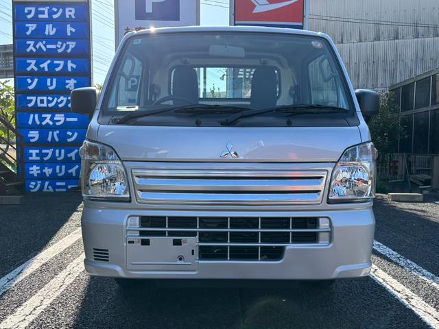 ミニキャブトラック M 5MT・4WD・届出済未使用車・キャリィトラックOEM・キーレス・パワーウインドウ・リアパーキングセンサー・オートライト・エアコン・パワステ・AM/FMラジオ・両席エアバッグ・三方開・シガーソケット(10枚目)